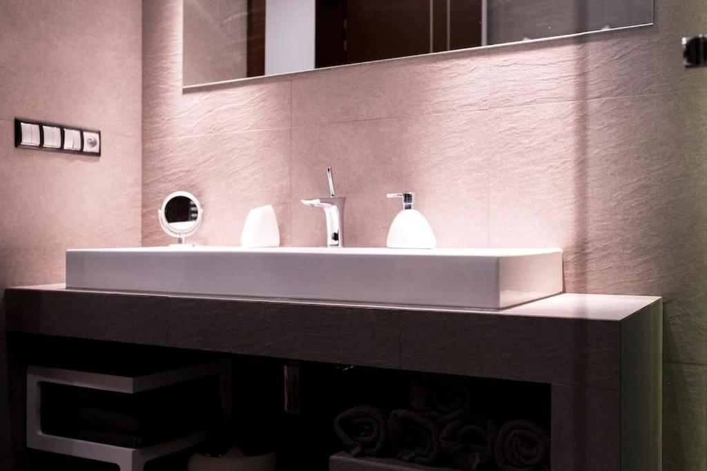 Evergreen - Old Town Spacious Stylish Apartment With Ac And One And A Half Bath, Baby & Kid- Friendly Bratislava Exteriér fotografie